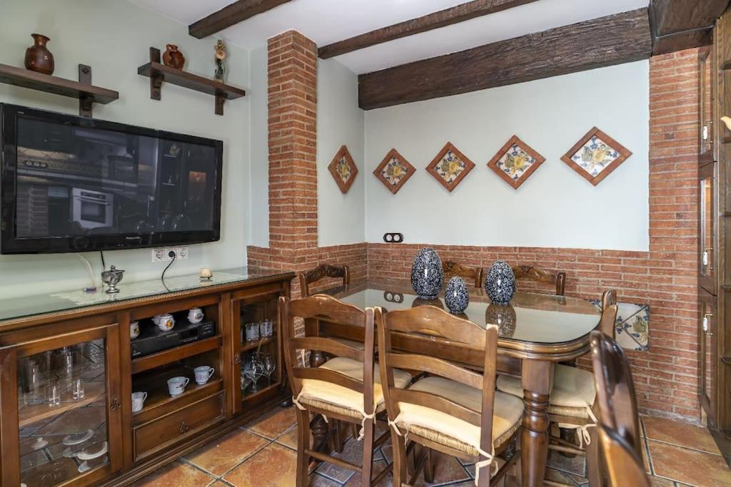 Casa Con Patio Y Terraza En Barrio Historico De La Villa, Junto Al Adarve Priego De Cordoba Exterior photo